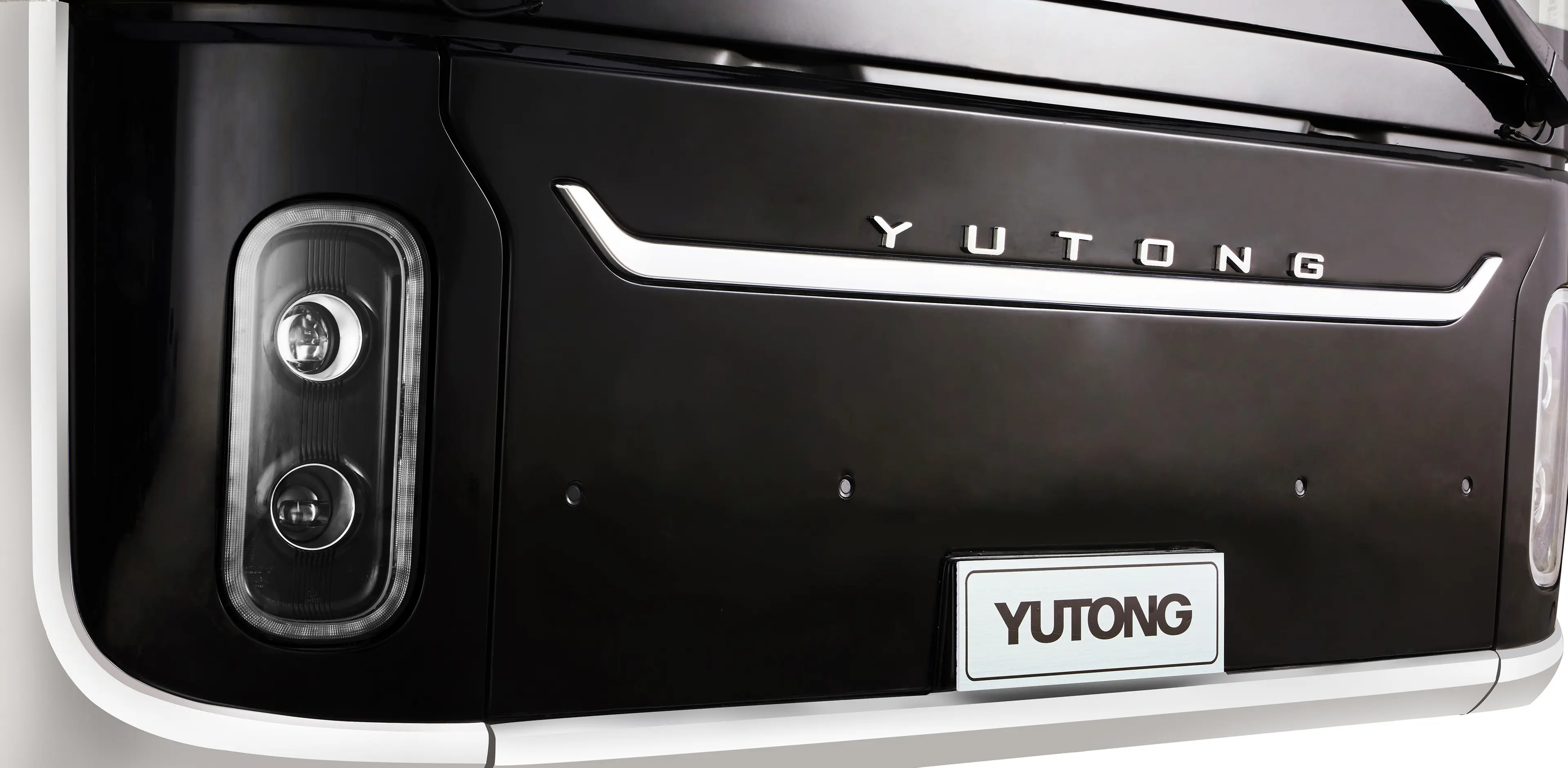 Full LED track-shaped headlight cluster